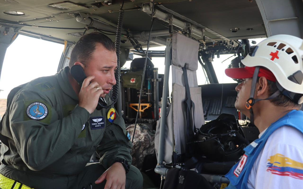 Fuerza Aérea continúa labores de búsqueda y rescate de parapentistas accidentados en la Sierra Nevada de Santa Mart