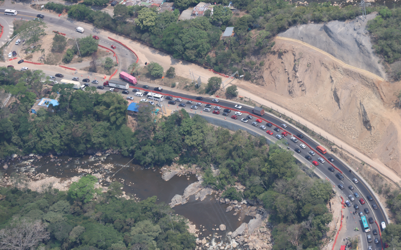 Con patrullajes aéreos se supervisa alto flujo vehicular en el Tolima, durante Semana Santa