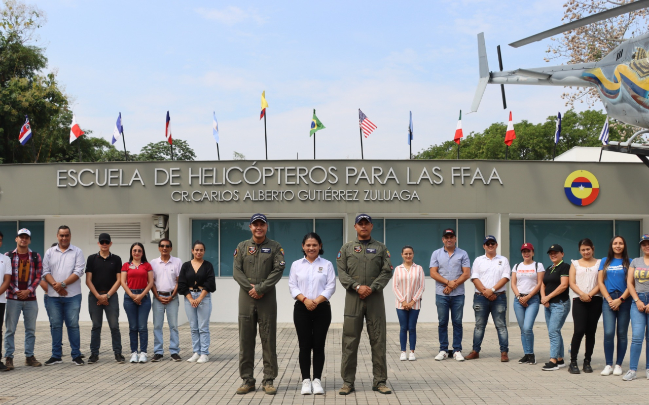 Ciudadanos conocieron las capacidades de la operación helicoportada de su Fuerza Aérea en Melgar, Tolima