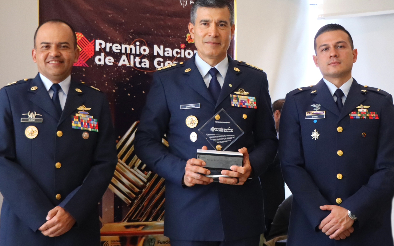 La Fuerza Aeroespacial  recibió el premio de la Función Pública, como mejor entidad promotora del conocimiento