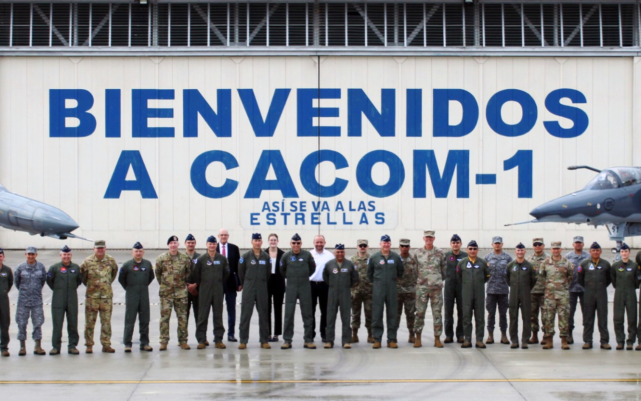 Reunión con la Fuerza Aérea de Estados Unidos para optimizar capacidades y avances en seguridad regional