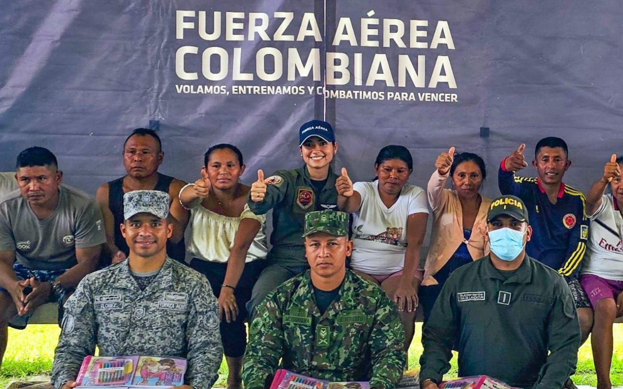 Entregan kits escolares y realizan charlas preventivas en resguardo indígena de Cumaribo