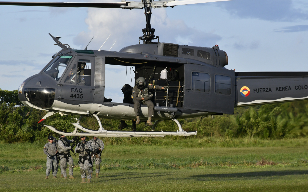 Entrenamiento en el suroriente del país, fortalece habilidades  de rescate de su Fuerza Aérea