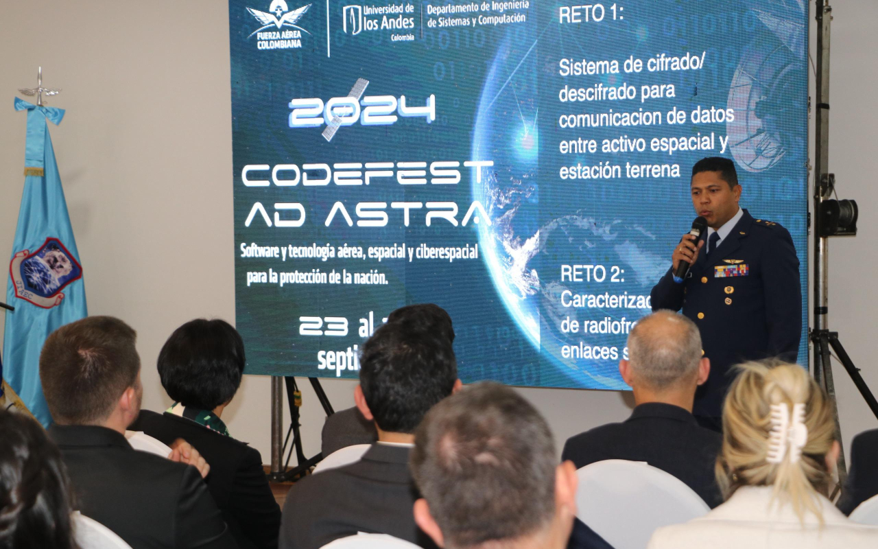 Fuerza Aérea y Universidad de los Andes proponen reto en innovación tecnológica para jóvenes estudiantes