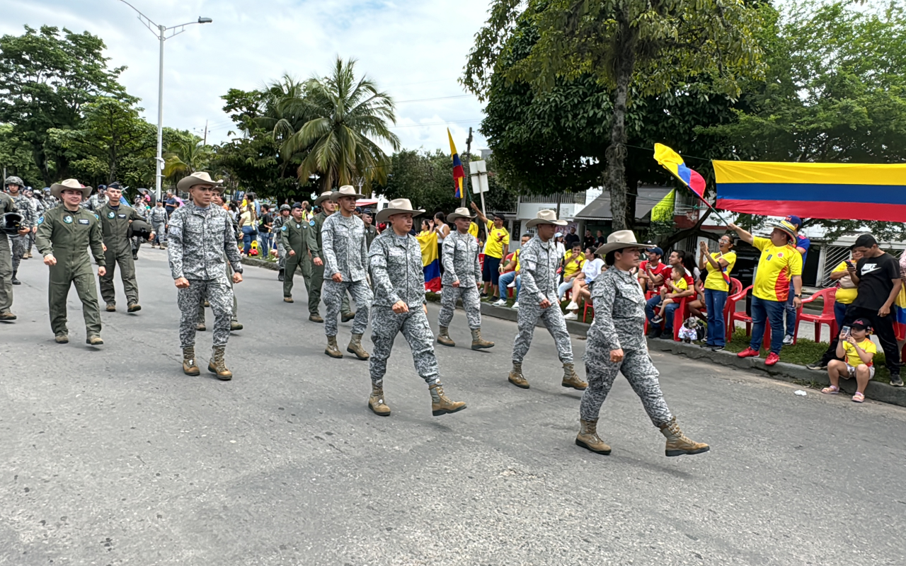 Villavicenses ondearon la bandera tricolor y conmemoraron el día de la independencia nacional