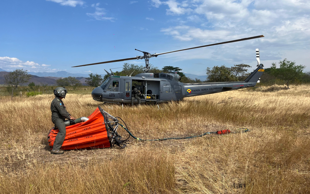 Intensivos esfuerzos en la extinción de incendios forestales en el Huila