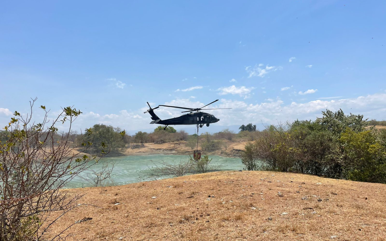 Despliegue de la Fuerza Aérea Colombiana para combatir incendios en el país