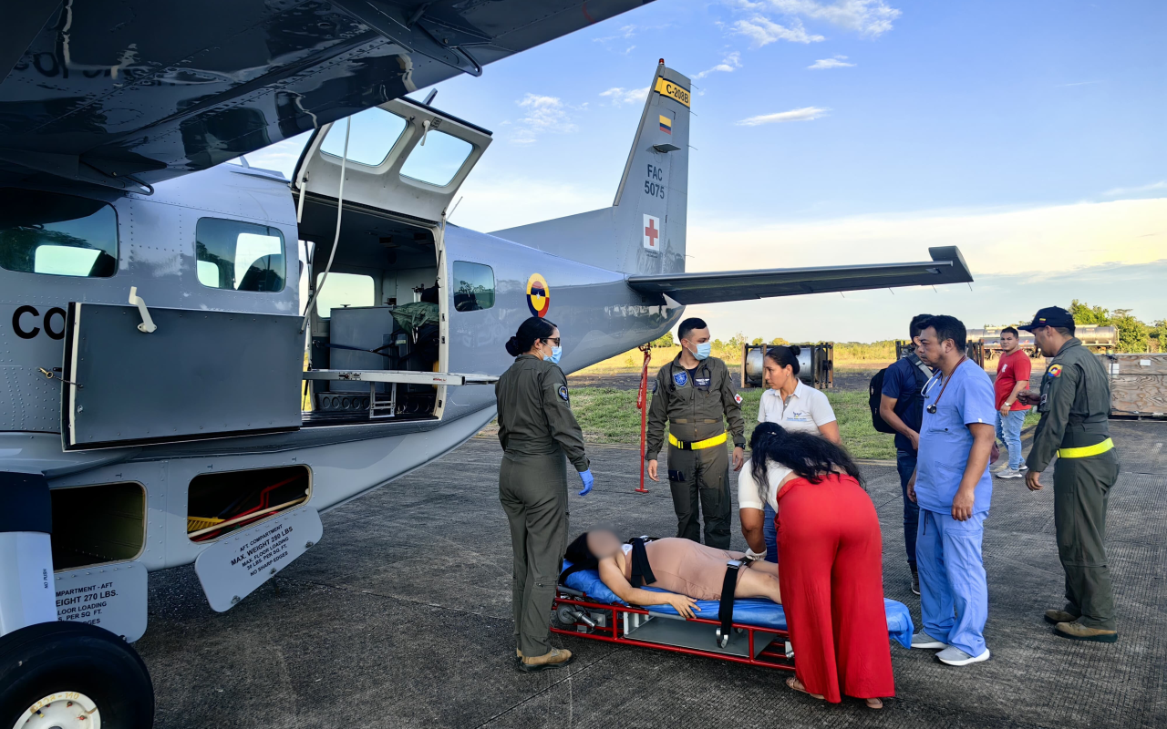 Oportuno traslado a mujer gestante en aeronave de su Fuerza Aérea