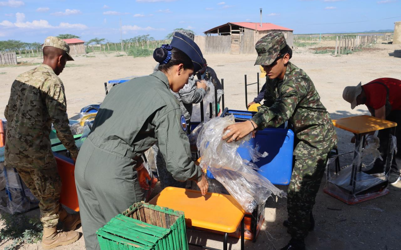 Pupitres escolares fueron entregados a comunidades indígenas en La Guajira