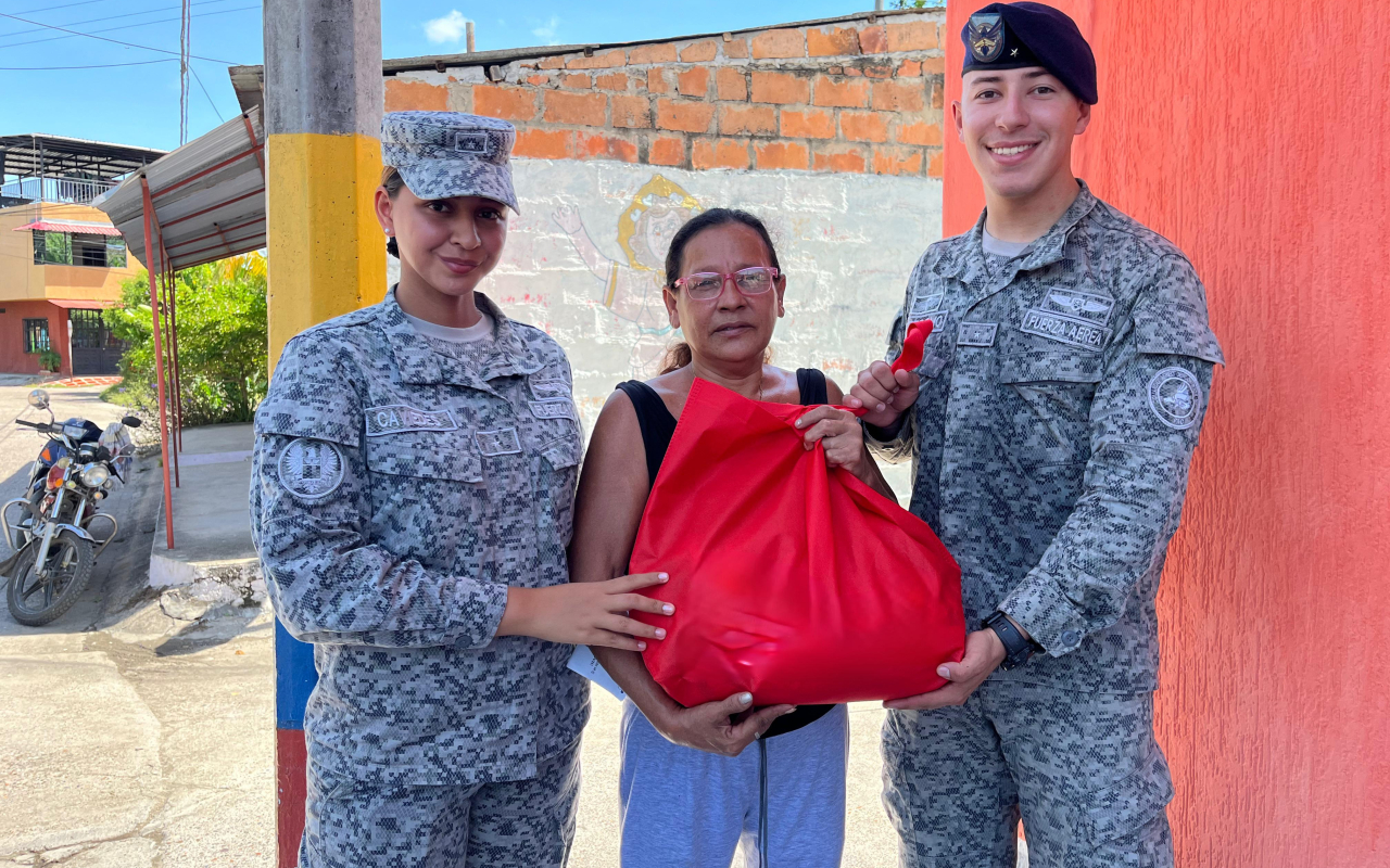 Militares donan mercados a familias vulnerables de Puerto Salgar y La Dorada 