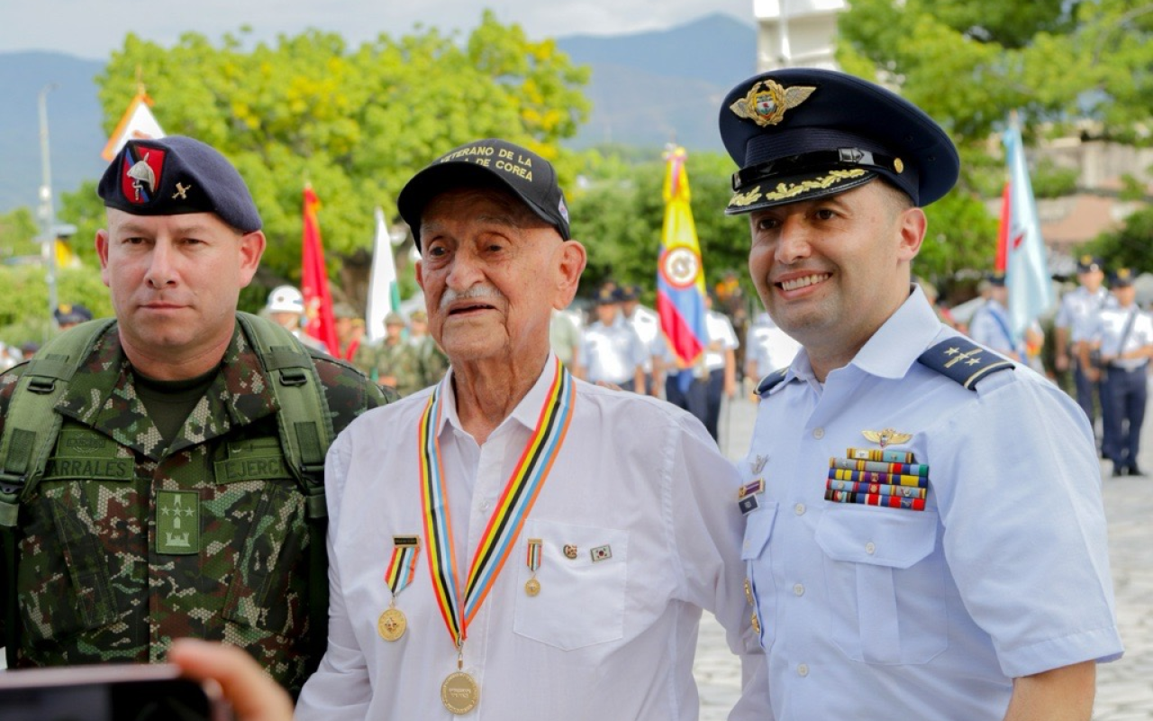 Homenaje a veteranos en Melgar: Fuerzas Militares y autoridades civiles rinden tributo