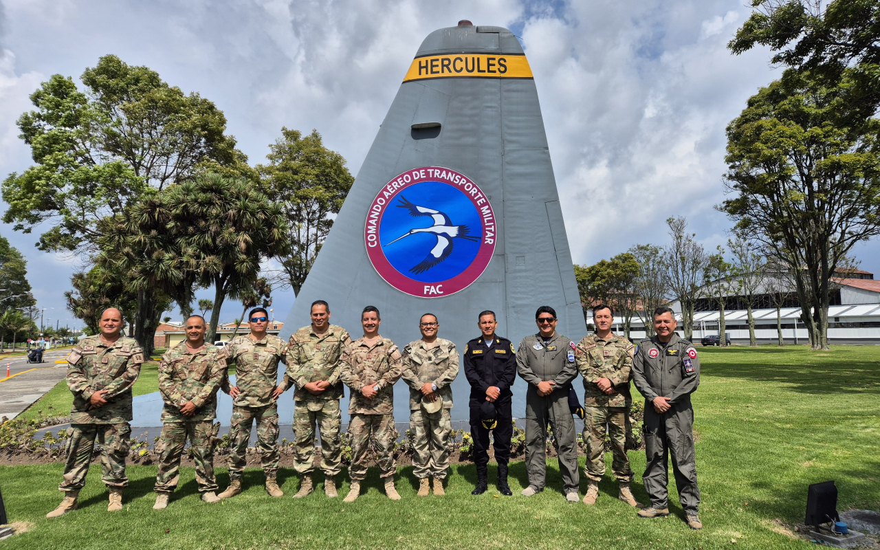 Construcción de lazos que fortalecen las relaciones bilaterales con la Fuerza Aérea del Perú 