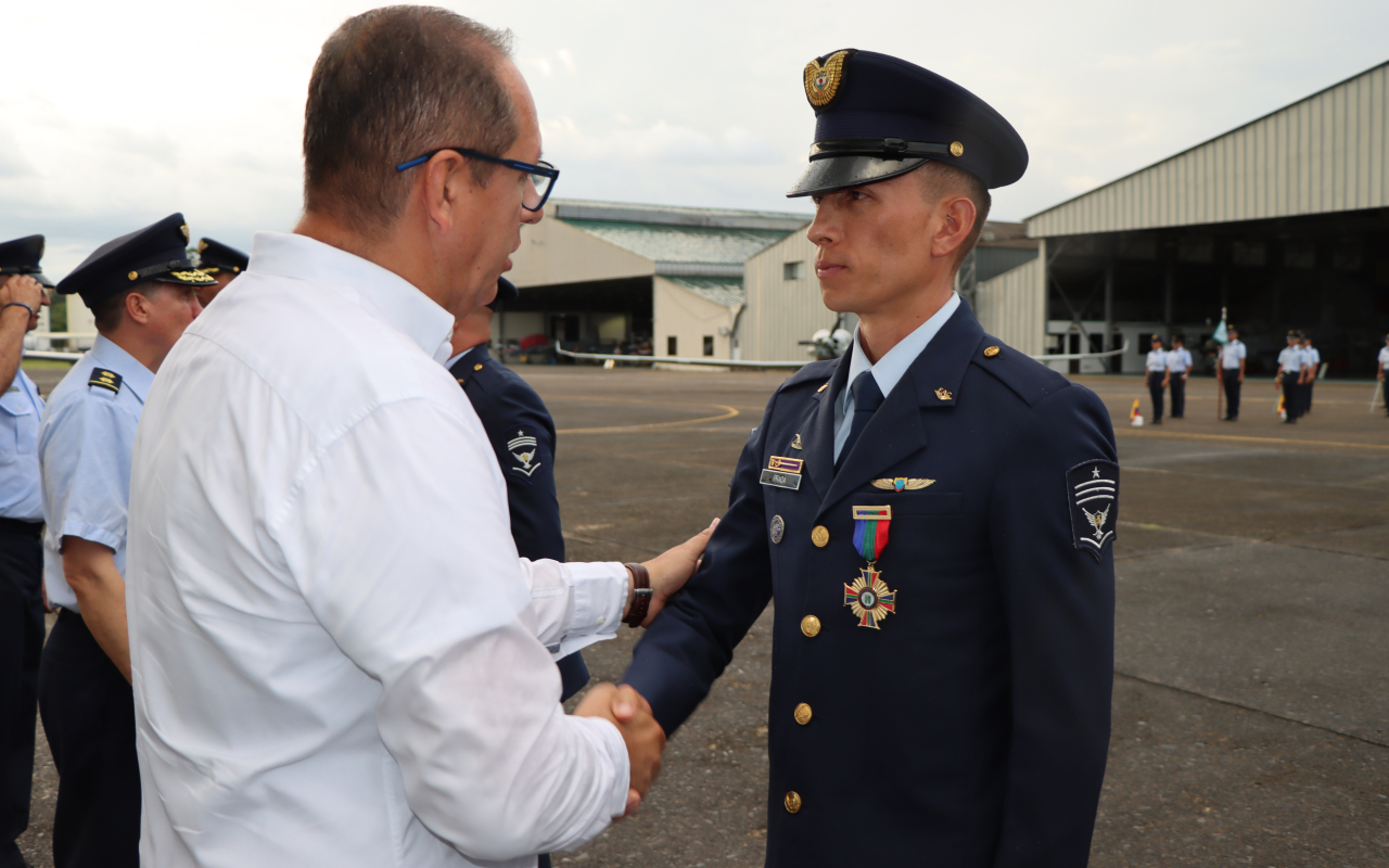 Los Llanos Orientales conmemoran el aniversario 105 de la Fuerza Aeroespacial