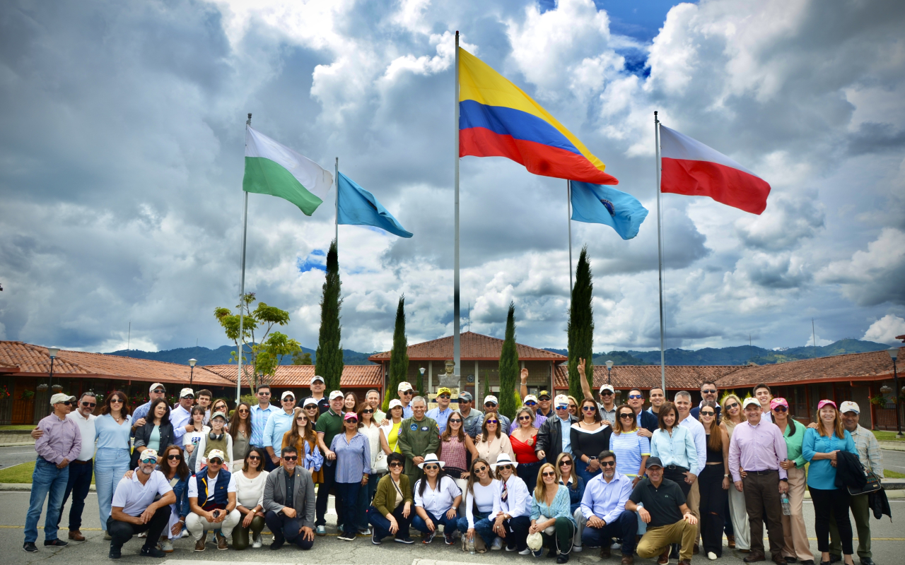 Después de 35 años, Oficiales del curso 63 de la Fuerza Aérea se reunieron en CACOM 5 