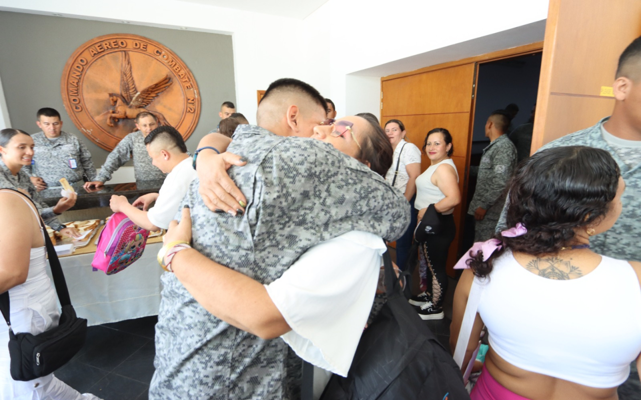 Jóvenes finalizan su servicio militar a los colombianos 