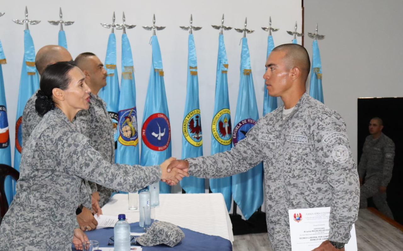 Soldados reciben título como Técnicos Laborales