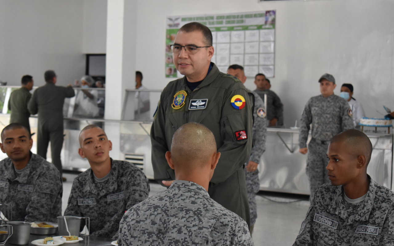 Soldados Profesionales en Puerto Salgar, celebran aniversario 105  de su Fuerza Aeroespacial