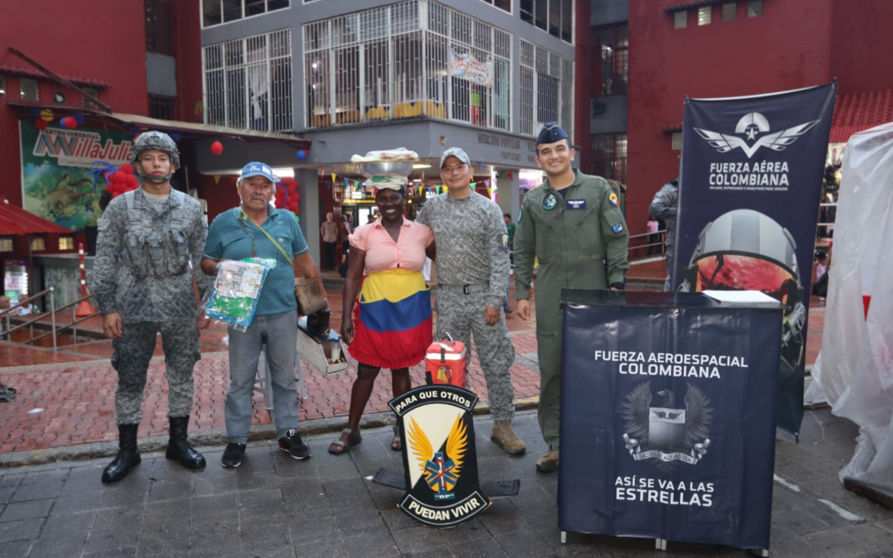 Comunidad de Villa Julia en Villavicencio recibió a su Fuerza Aeroespacial