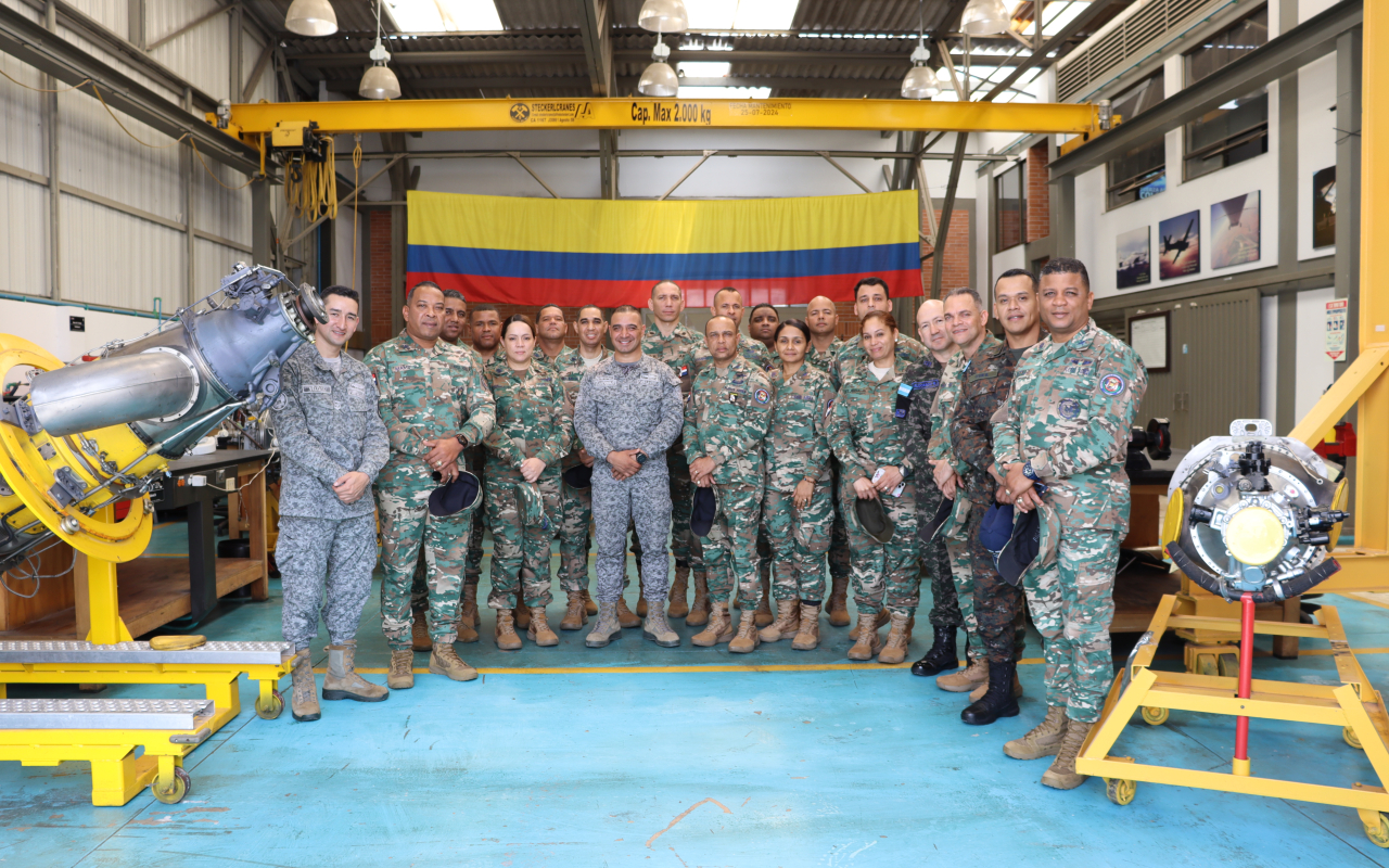 Delegación de Fuerza Aérea de República Dominicana visita al Comando Aéreo de Mantenimiento