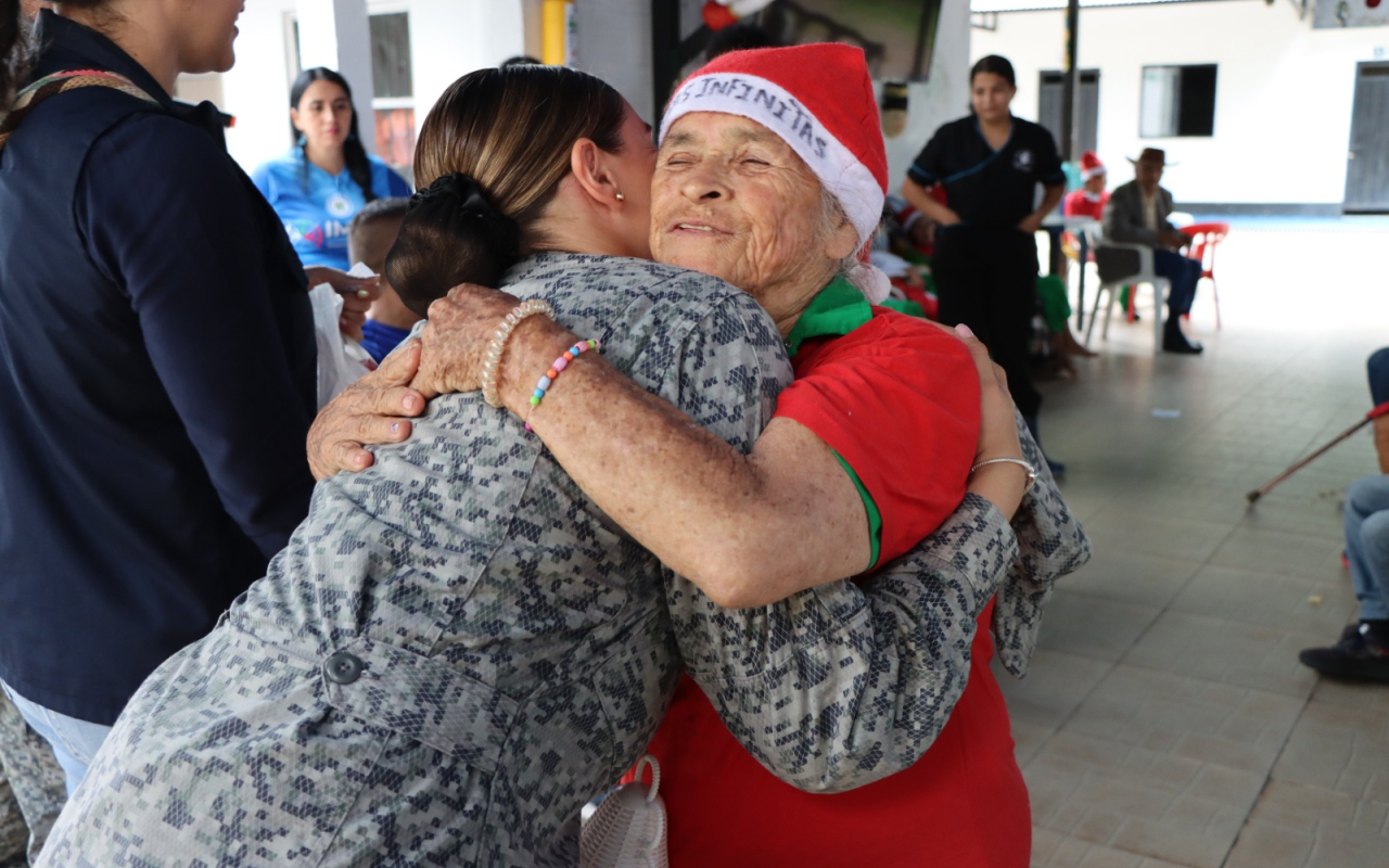 Abuelitos de Villavicencio pasaron una mañana de alegría en vísperas de navidad