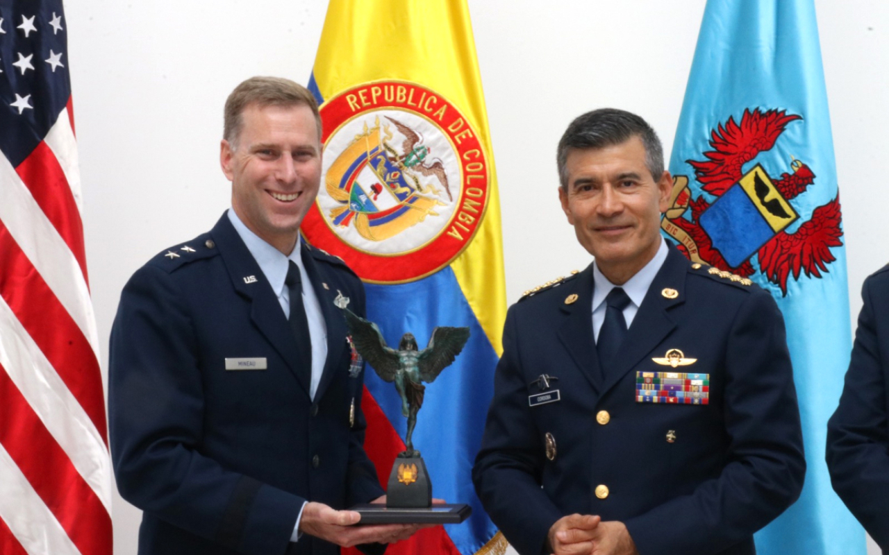 Encuentro estratégico con el Comandante de las Fuerzas Aéreas del Sur EE.UU.