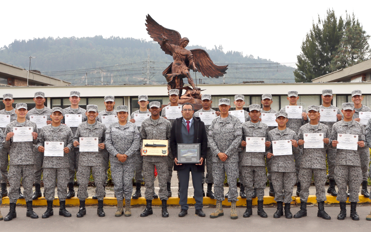 Soldado Profesional de Riohacha obtiene el primer puesto en curso de armamento terrestre