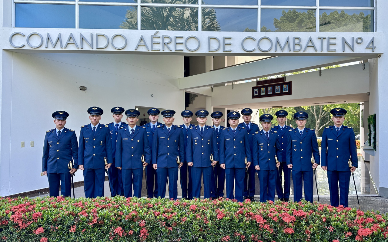 Futuros Oficiales de la Fuerza Aeroespacial Colombiana inician curso básico de helicópteros