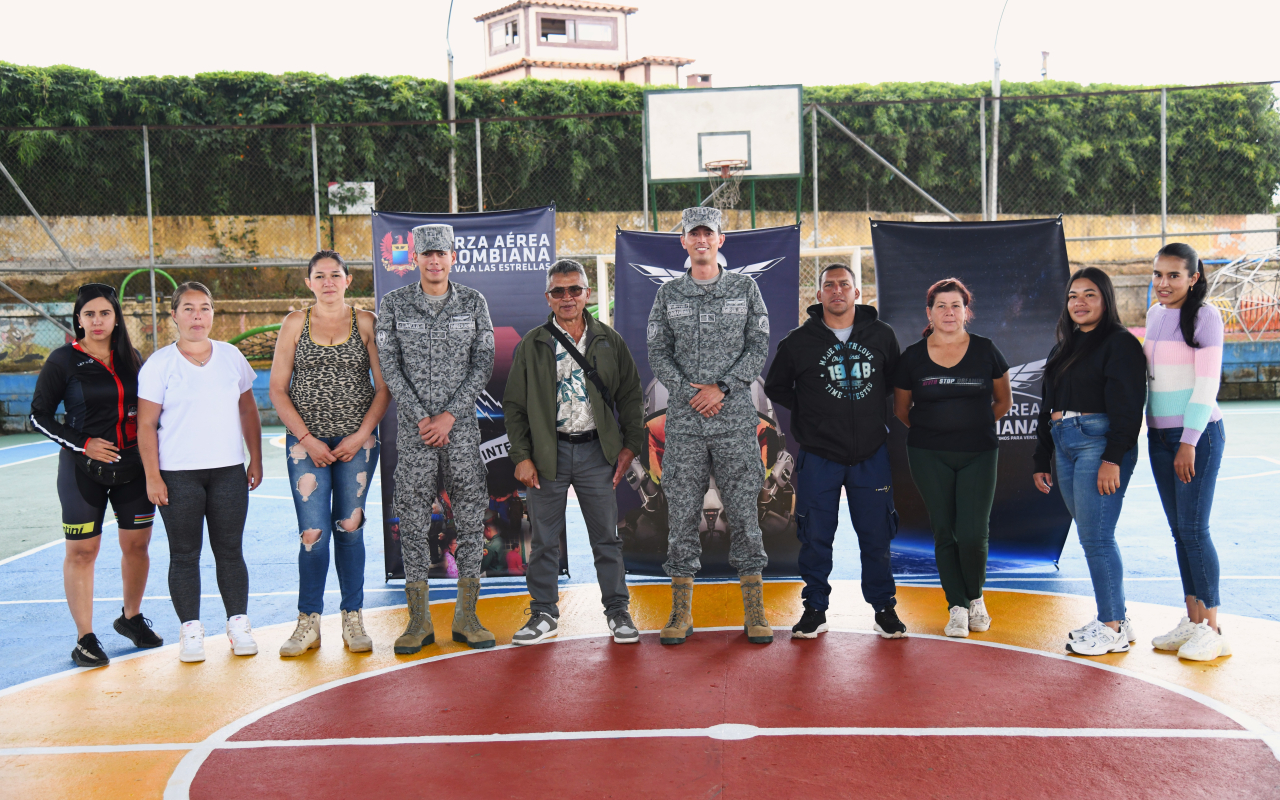 Fuerza Aeroespacial mejora polideportivo a través de campaña “Adopta un Parque”