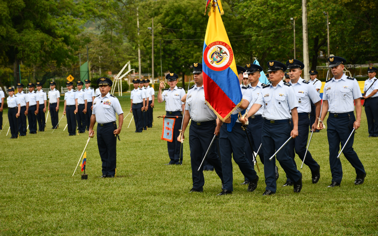 Base Aérea de Melgar recibe la más alta distinción en su aniversario