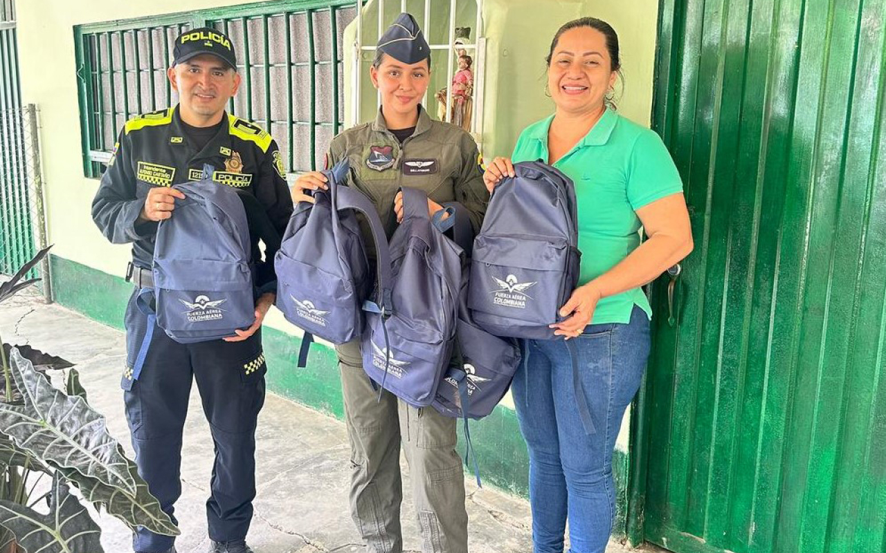 Comunidades de Puerto Salgar, Cundinamarca, reciben apoyo con kits escolares y mercados