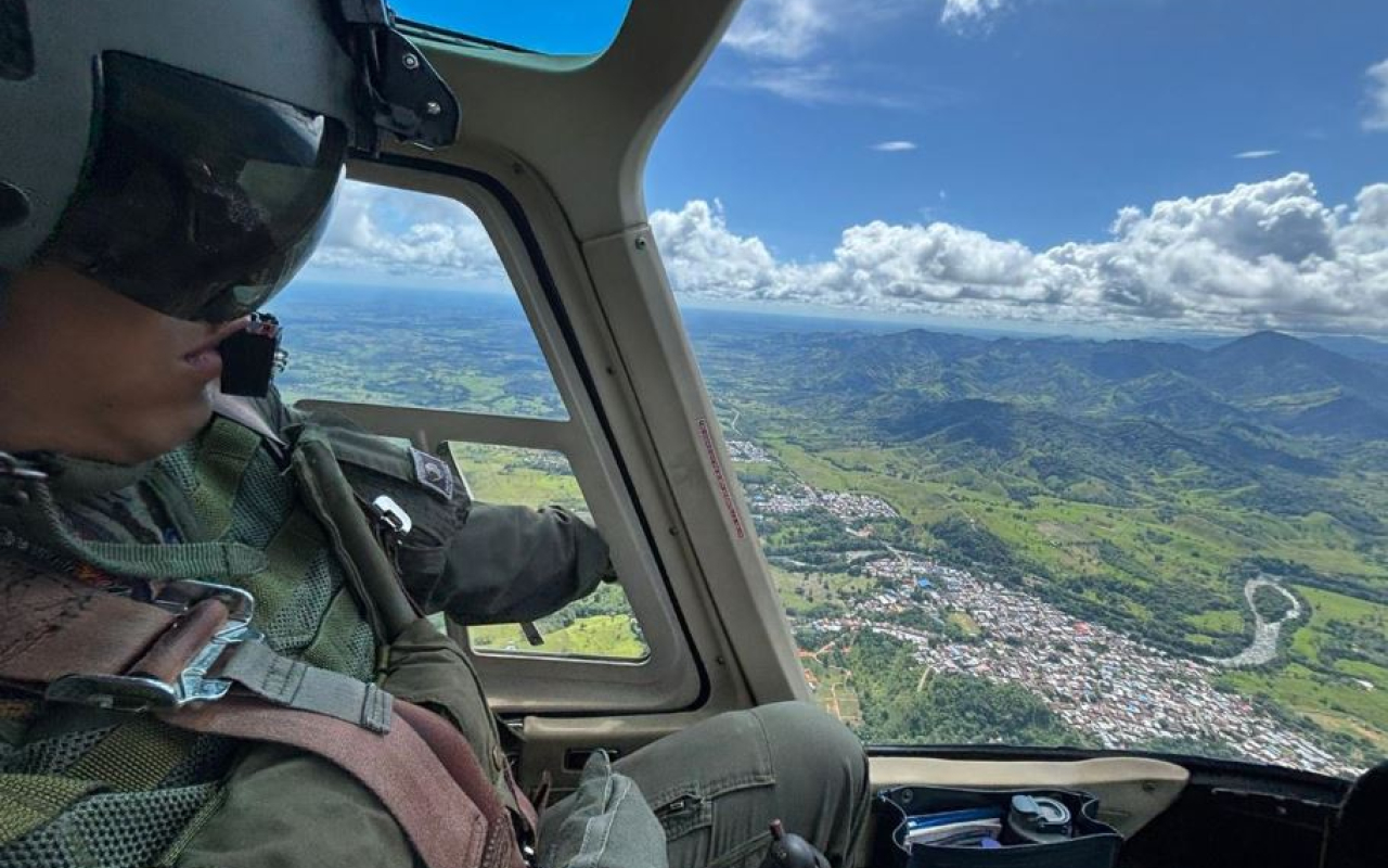 Misiones aéreas para incentivar la desmovilización en el suroriente del país