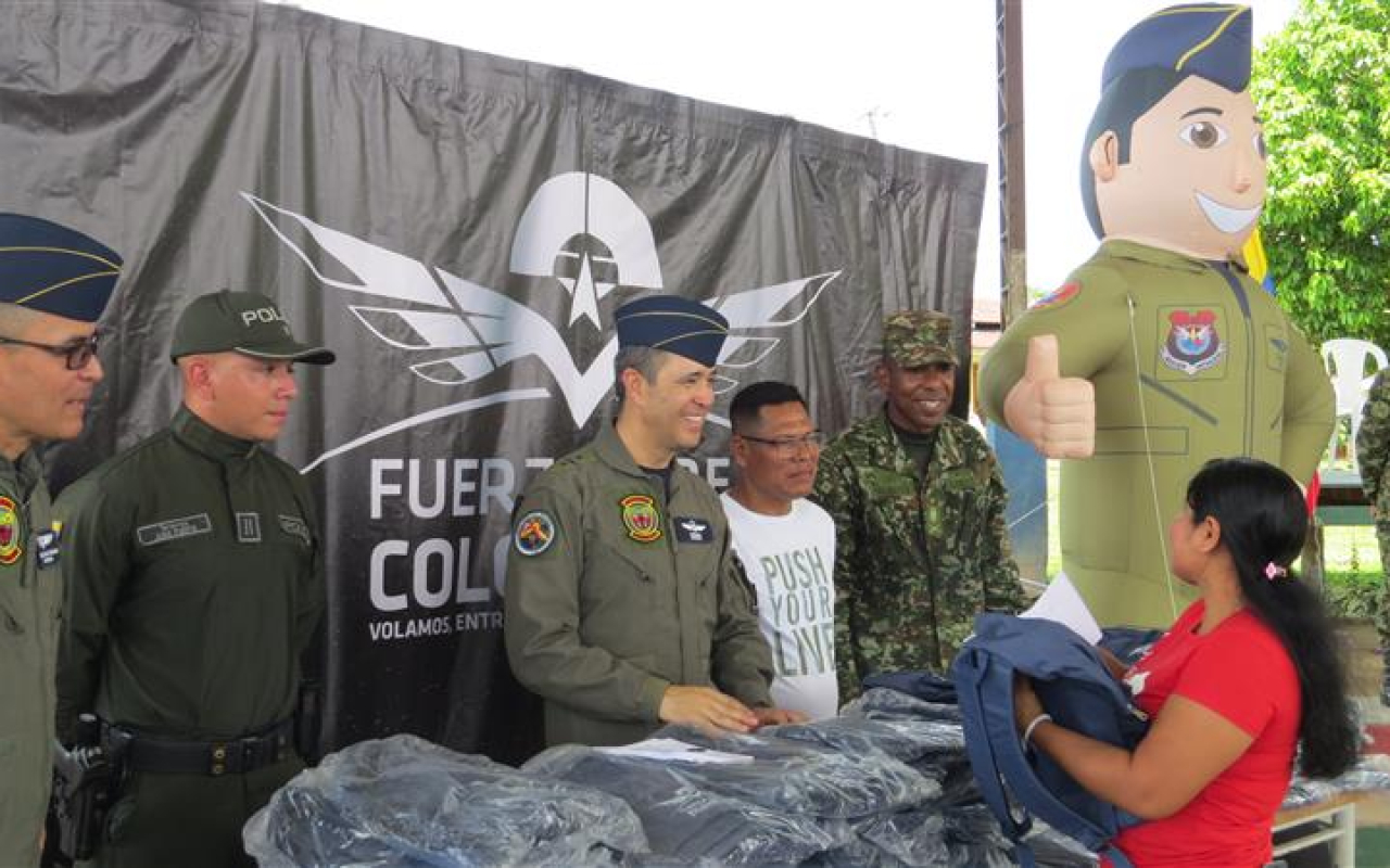 Comunidad de Tarapacá recibe elementos escolares para este inicio de clases