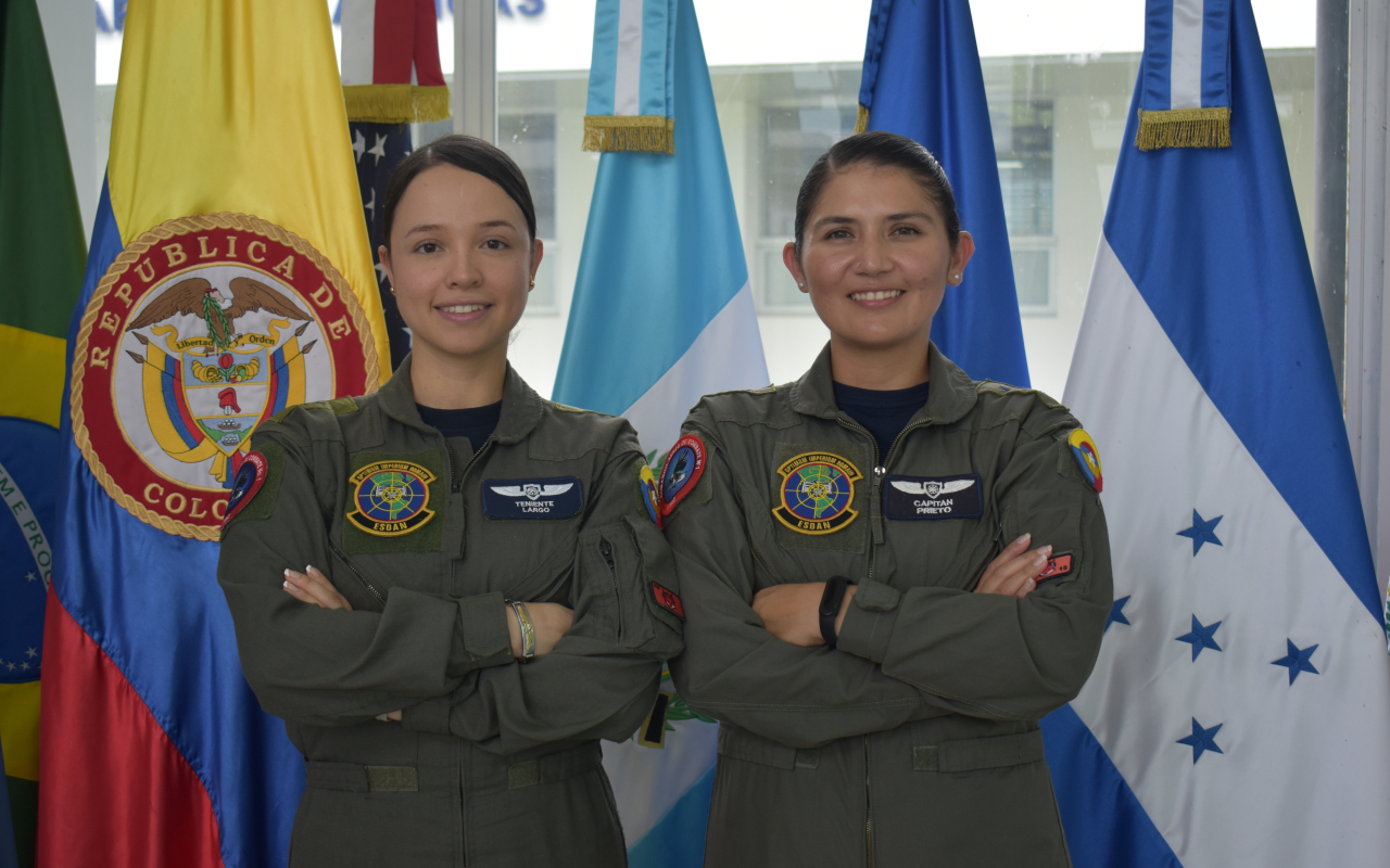 Oficiales colombianas dictan curso especializado a militares de la Fuerza Aérea Hondureña