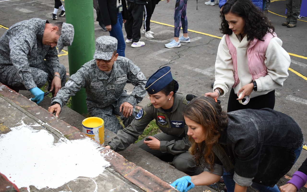 Jornada cultural y de embellecimiento fue realizada en el parque de Techo