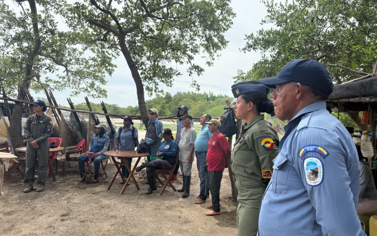 Acercamiento con pescadores en el Caribe, promueve prevención de reclutamiento forzado