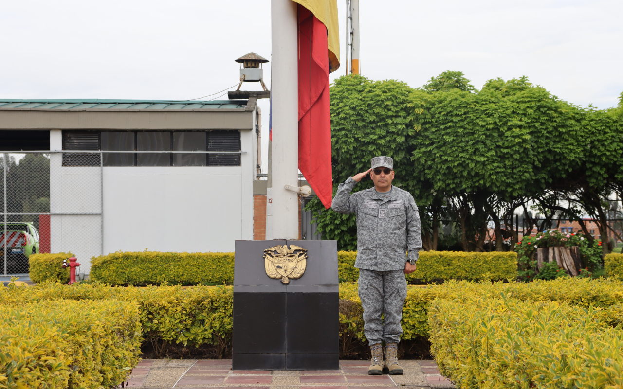 El Comando Aéreo de Mantenimiento rinde homenaje a víctimas detenidas y desaparecidas