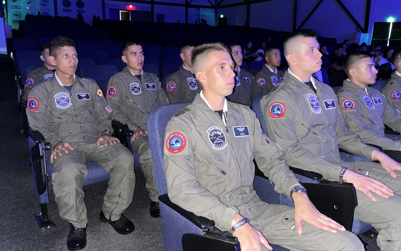 ¿Sabe qué fases debe superar un alumno para ser piloto militar?