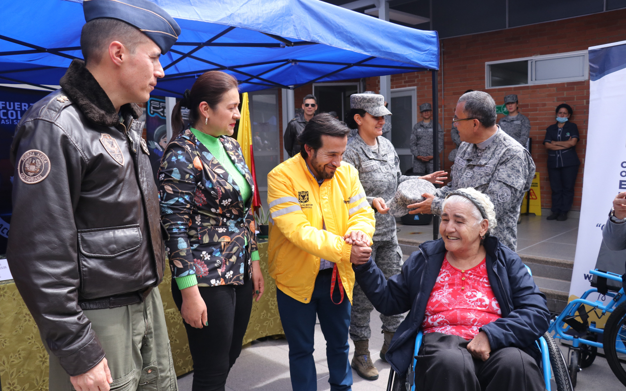 La FAC lideró exitoso apoyo integral a población vulnerable de Fontibón