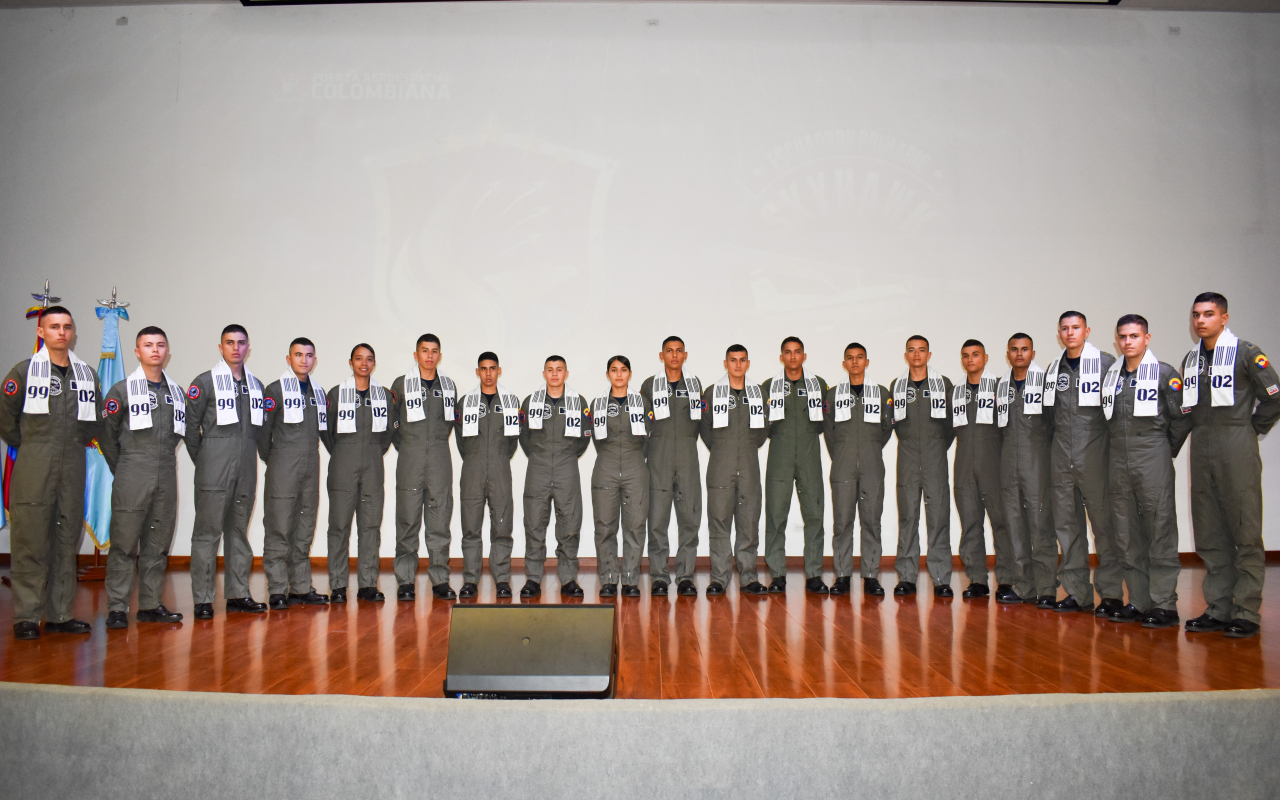Cadete guatemalteco se entrena en Fuerza Aeroespacial Colombiana para ser piloto militar