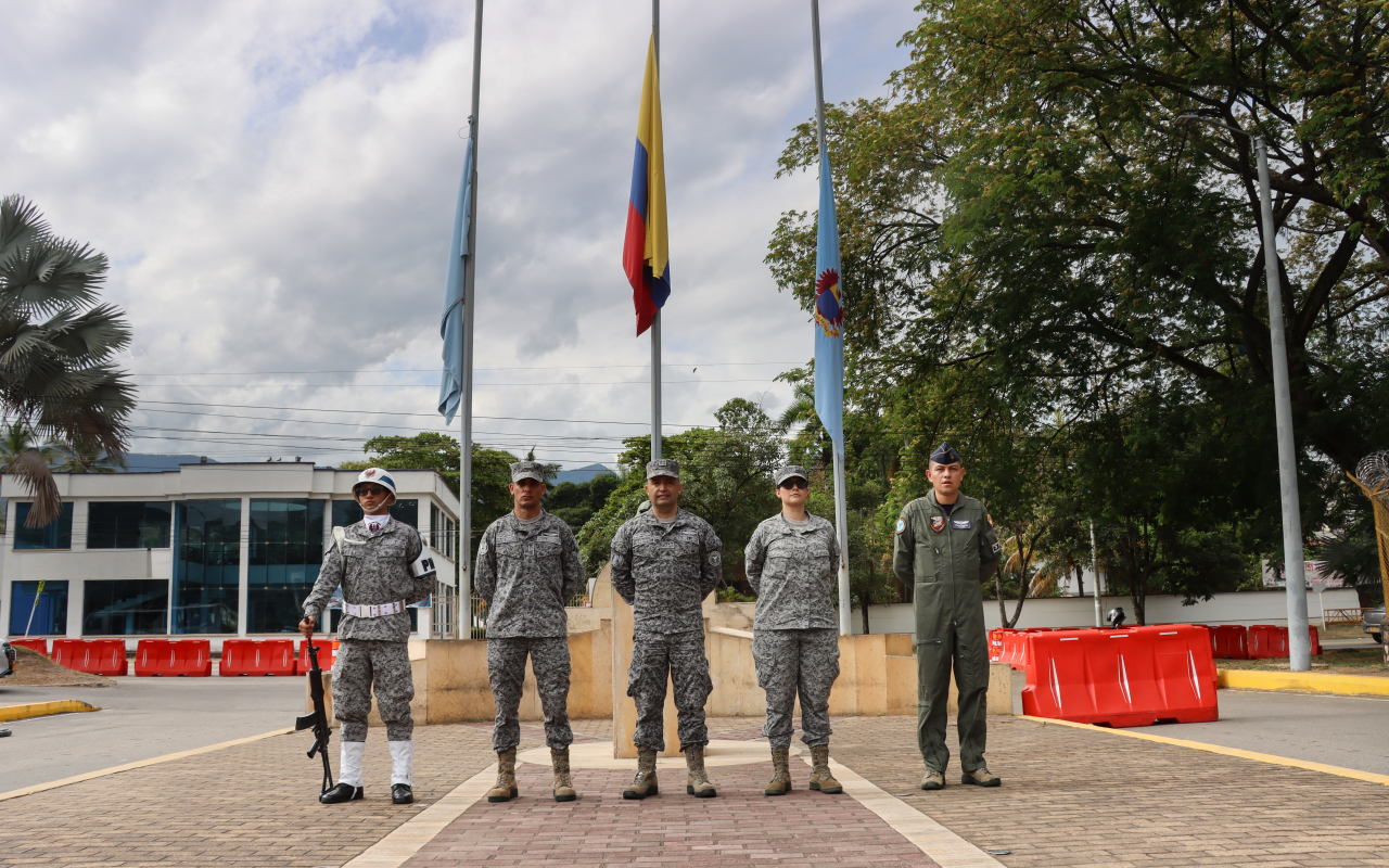 Con solemnidad se rindió homenaje a los héroes y sus familias
