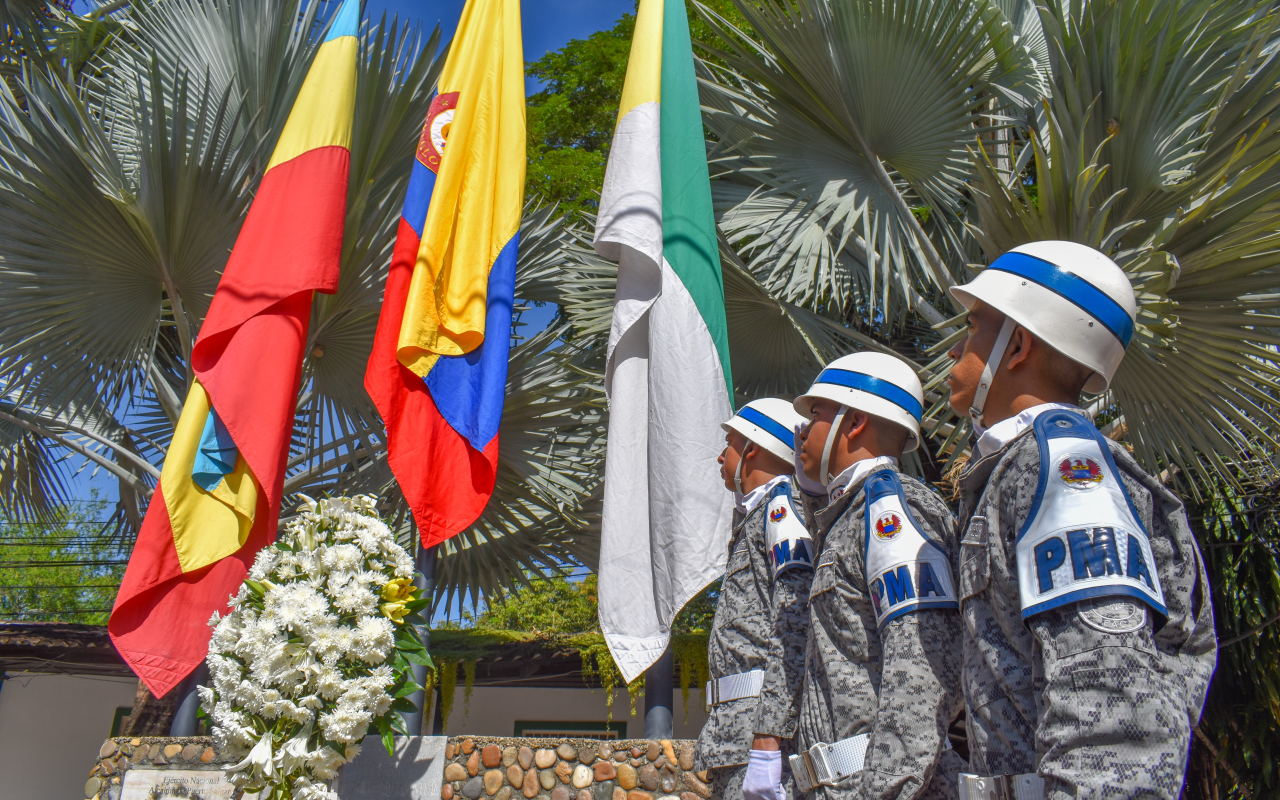 Desde Puerto Salgar, la Fuerza Aeroespacial conmemoró el día del Héroe Nacional 