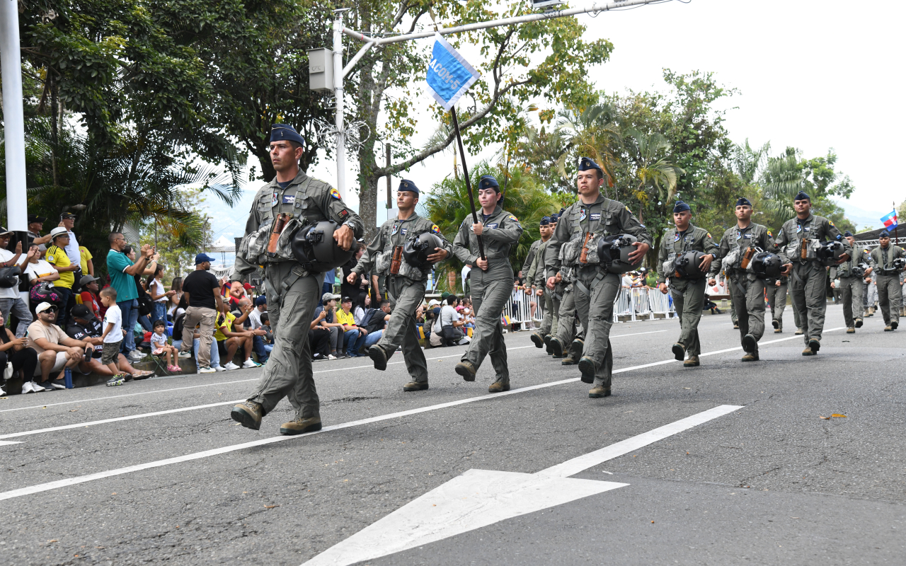 FAC rinde homenaje a la patria en el 20 de julio en Antioquia