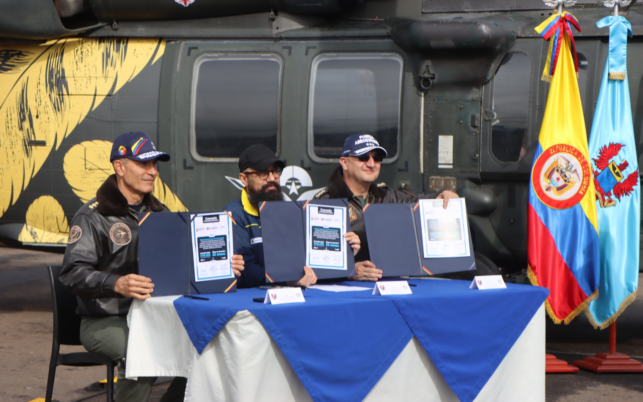 Llega a Colombia el Firehawk, uno de los helicópteros más versátiles del mundo en atención de emergencias