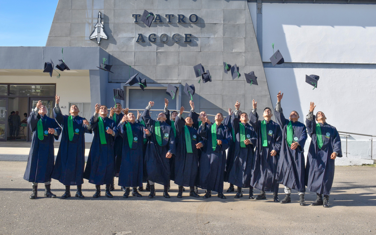 Forjando un mejor futuro: Soldados de la Fuerza Aeroespacial culminan el bachillerato 
