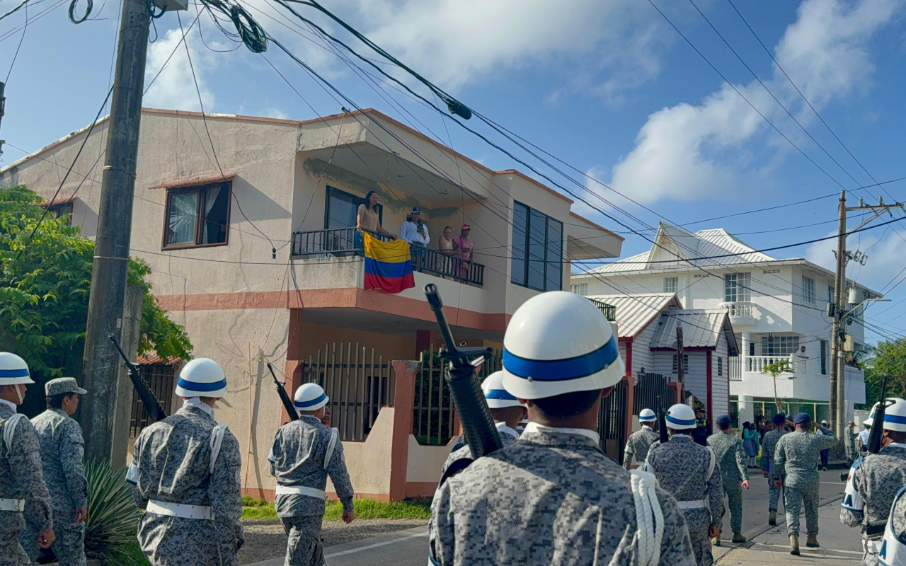 Desfile patriótico en San Andrés celebra la Batalla de Boyacá