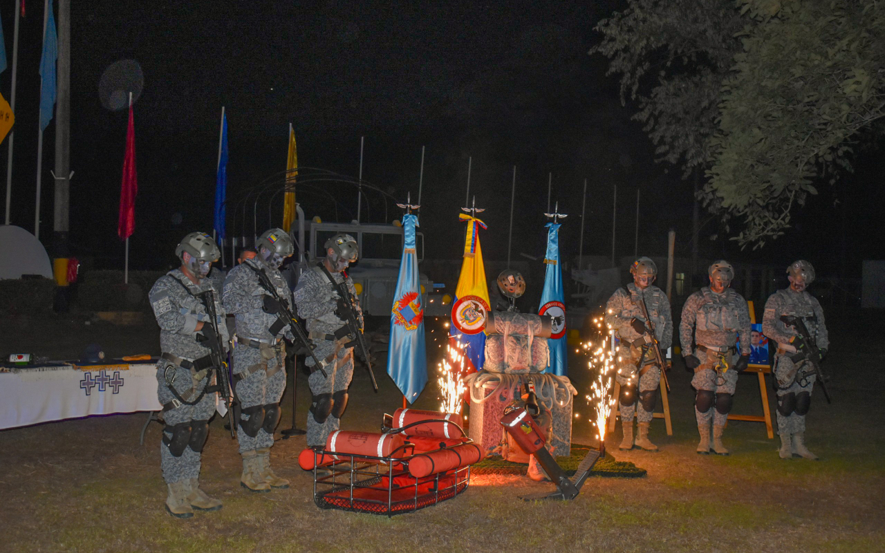 Durante misiones desafiantes, los rescatistas de la Fuerza Aeroespacial salvan vidas