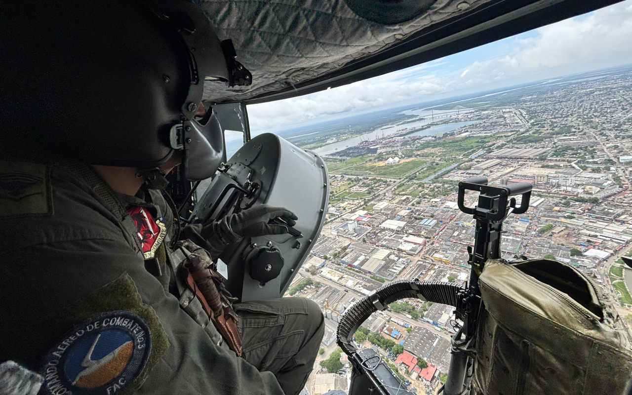 Desde el aire se motiva a ciudadanos para cooperar con la seguridad 