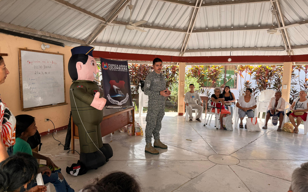 Entrega de alimentos no perecederos beneficia a habitantes de Puerto Salgar, Cundinamarca