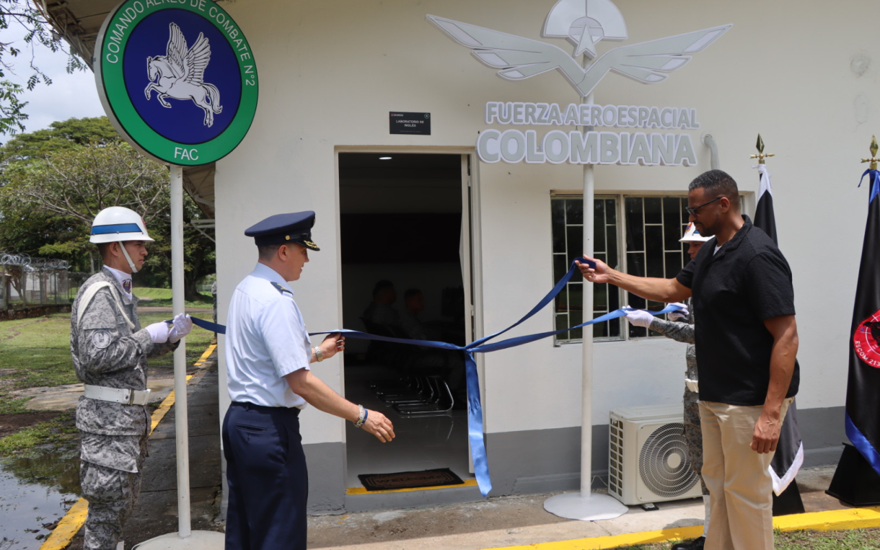 Laboratorio de inglés entregado por Embajada Americana fortalecerá capacidades en este idioma
