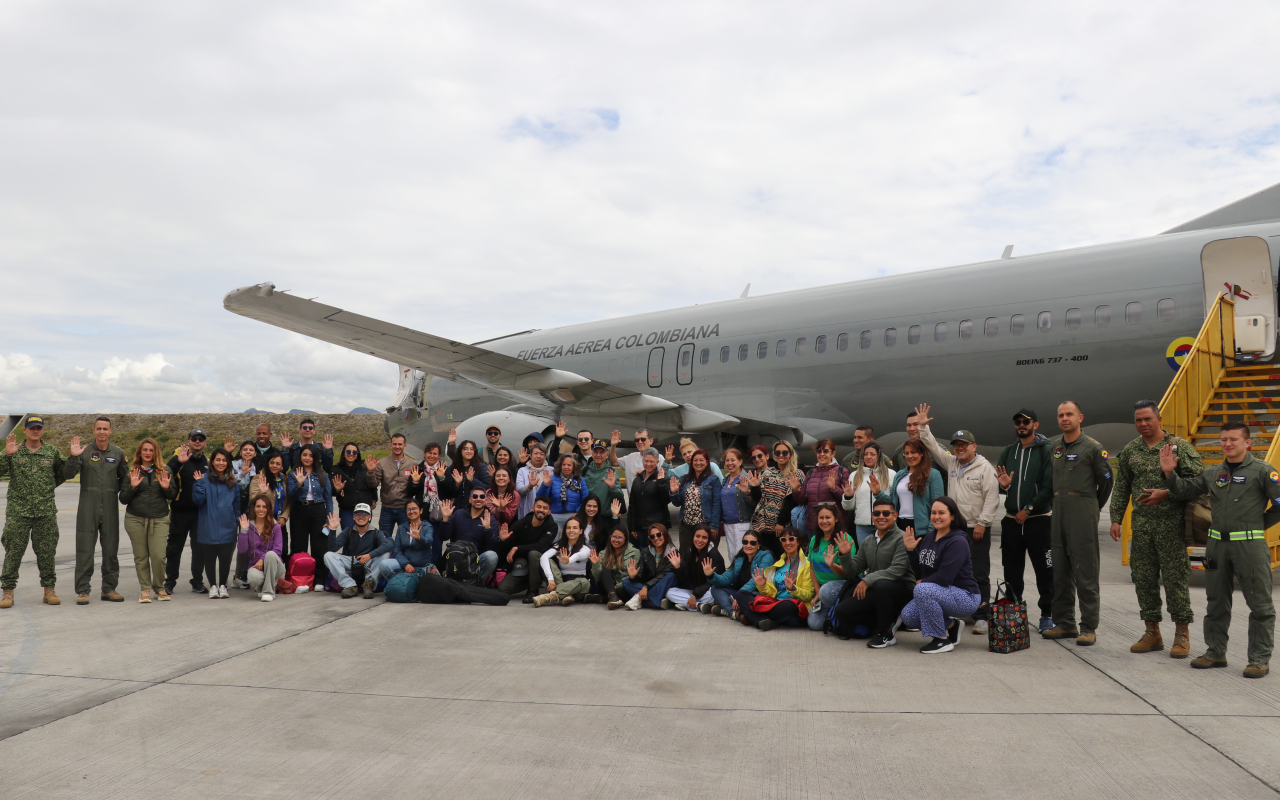 Transportamos 80 profesionales de la salud que llevarán esperanza al Guainía